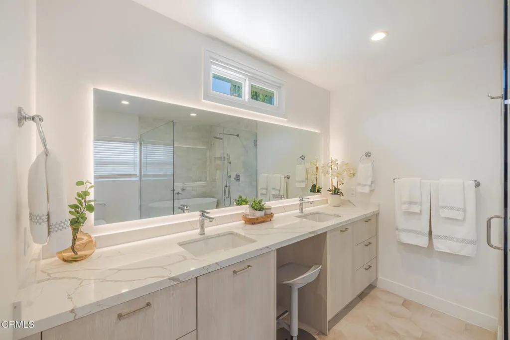 12435 Huston Street, Los Angeles, California 91607 home-pic-31