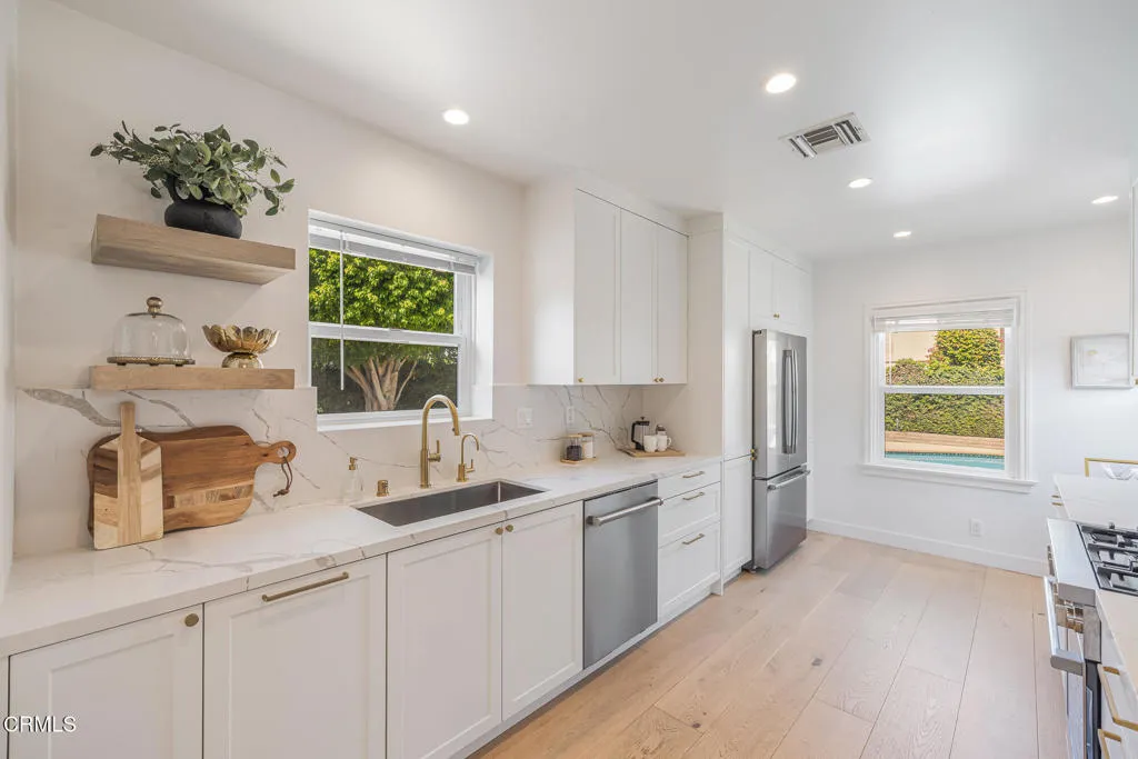 12435 Huston Street, Los Angeles, California 91607 home-pic-3