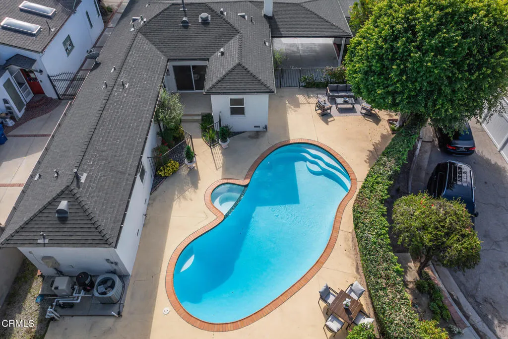 12435 Huston Street, Los Angeles, California 91607 home-pic-40