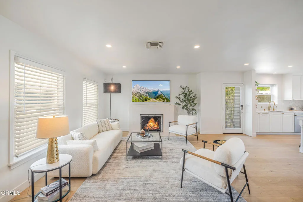 12435 Huston Street, Los Angeles, California 91607 home-pic-11
