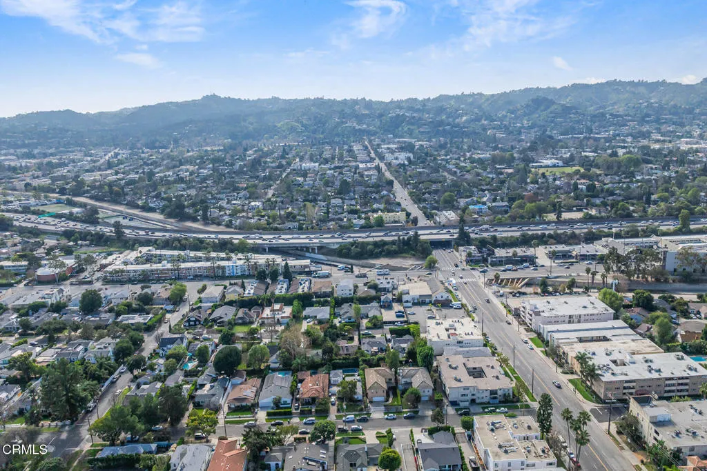 12435 Huston Street, Los Angeles, California 91607 home-pic-49