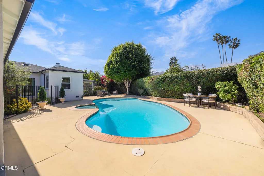 12435 Huston Street, Los Angeles, California 91607 home-pic-42