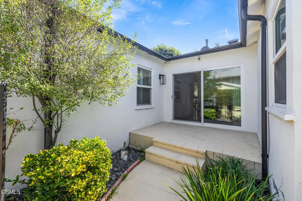 12435 Huston Street, Los Angeles, California 91607 home-pic-44