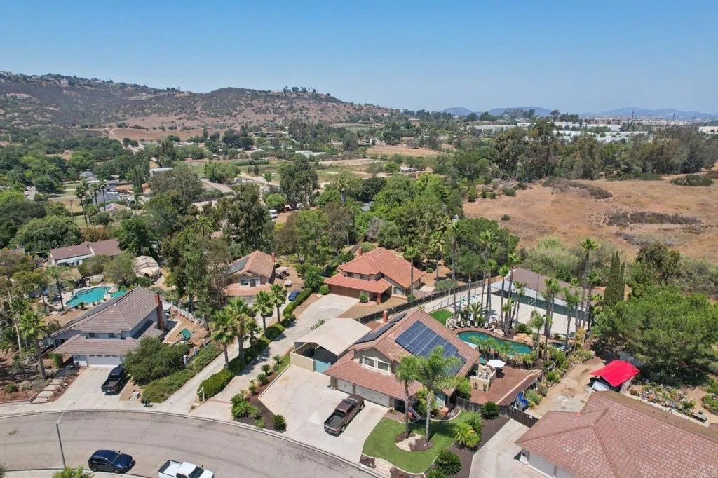 2432 Live Oak Road, Escondido, California 92029 home-pic-6