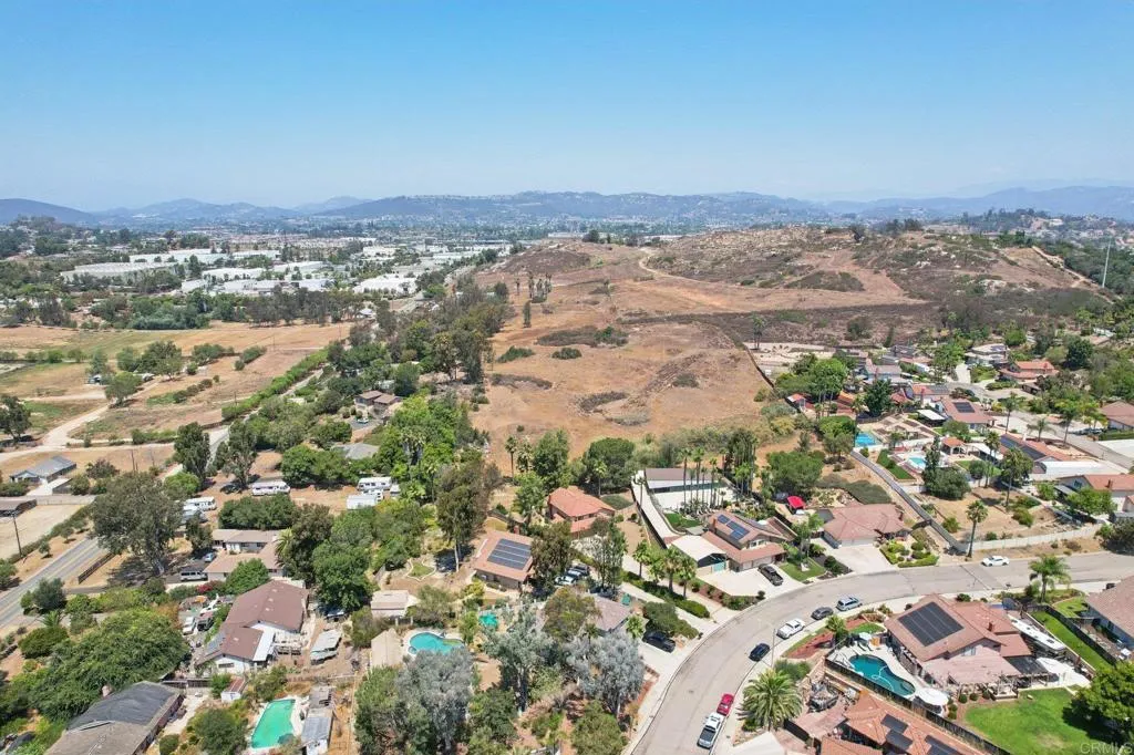 2432 Live Oak Road, Escondido, California 92029 home-pic-71