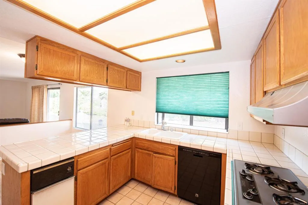 2432 Live Oak Road, Escondido, California 92029 home-pic-26