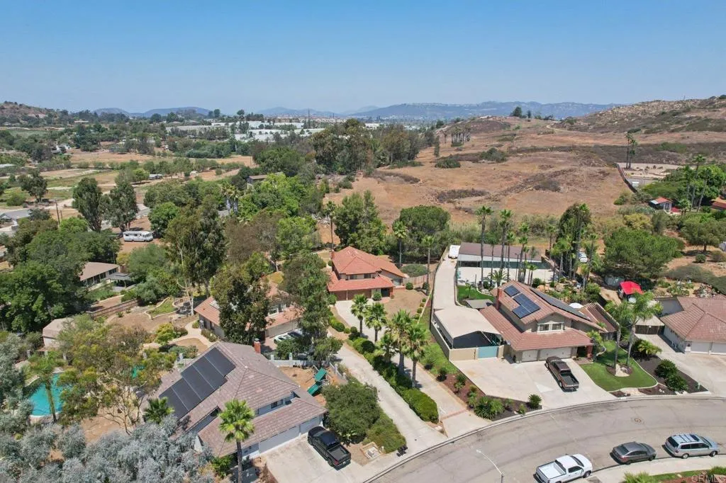 2432 Live Oak Road, Escondido, California 92029 home-pic-7