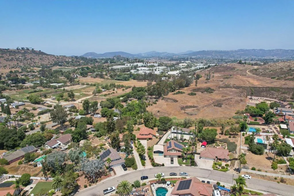 2432 Live Oak Road, Escondido, California 92029 home-pic-70