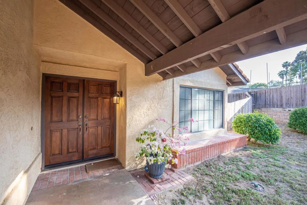 2432 Live Oak Road, Escondido, California 92029 home-pic-8
