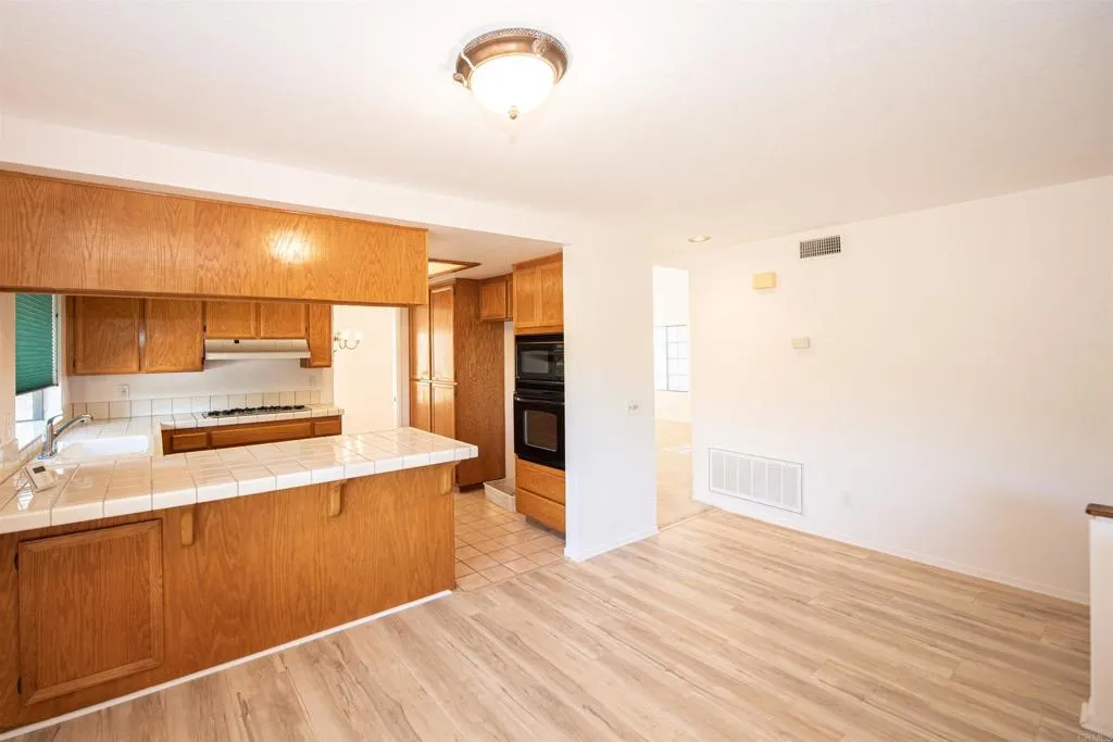 2432 Live Oak Road, Escondido, California 92029 home-pic-25
