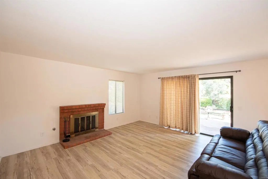 2432 Live Oak Road, Escondido, California 92029 home-pic-22