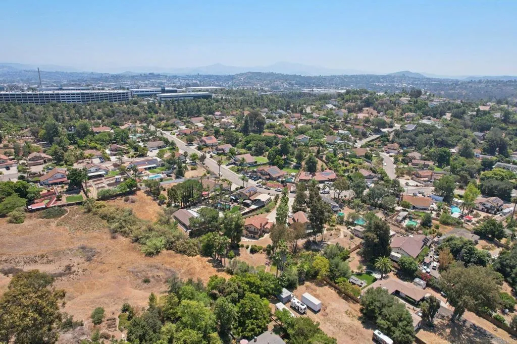 2432 Live Oak Road, Escondido, California 92029 home-pic-66