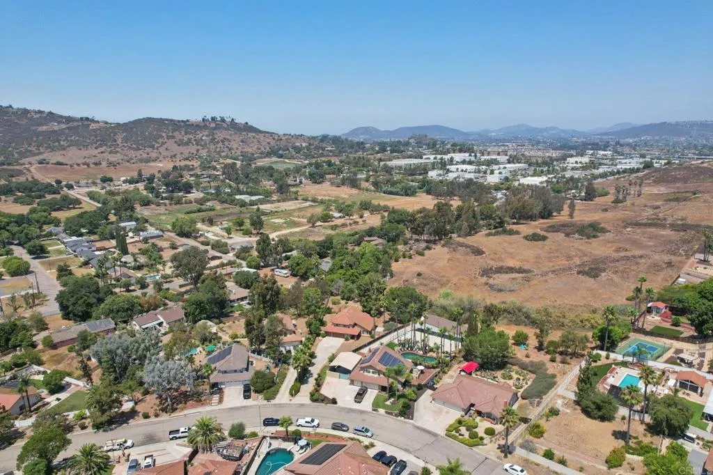 2432 Live Oak Road, Escondido, California 92029 home-pic-72