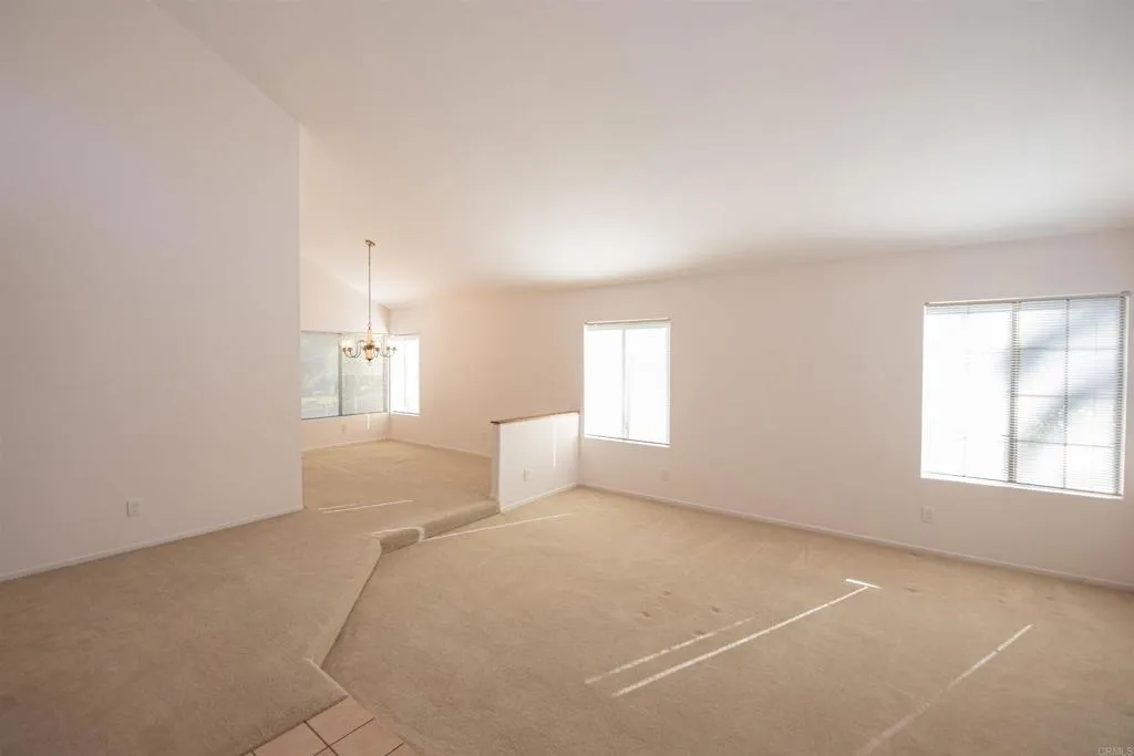 2432 Live Oak Road, Escondido, California 92029 home-pic-10