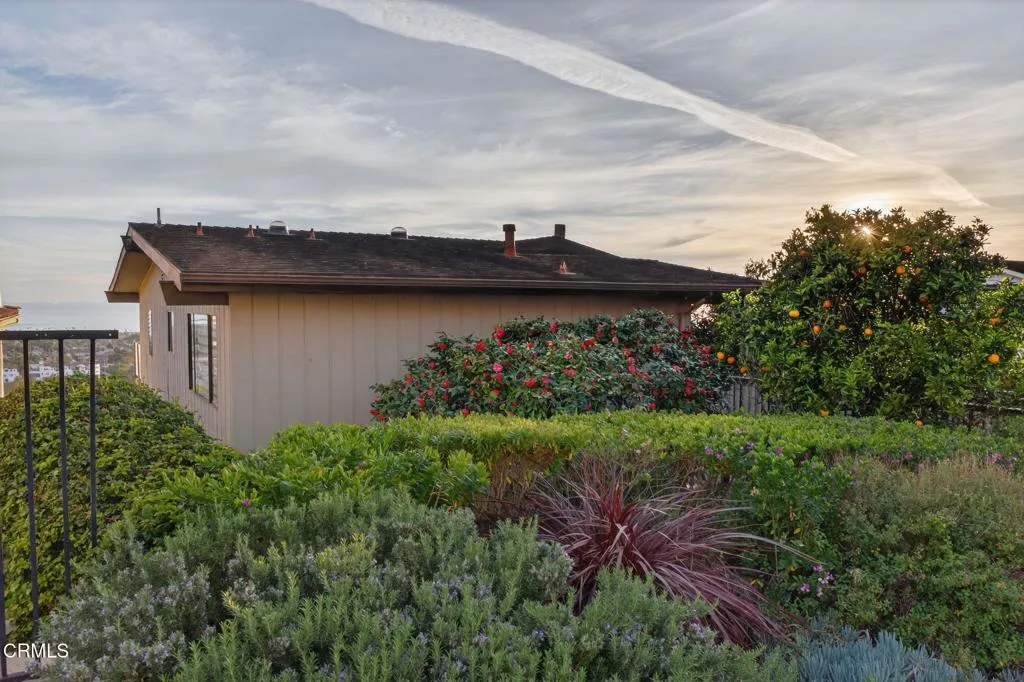2222 Sunset Drive, Ventura, California 93001 home-pic-11
