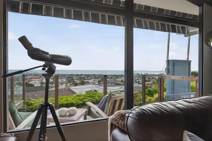 34-web-or-mls-Upmarketmedia_2222Sun-034