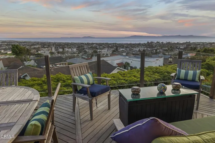 12-web-or-mls-UpmarketMedia-222Sun-twi-0