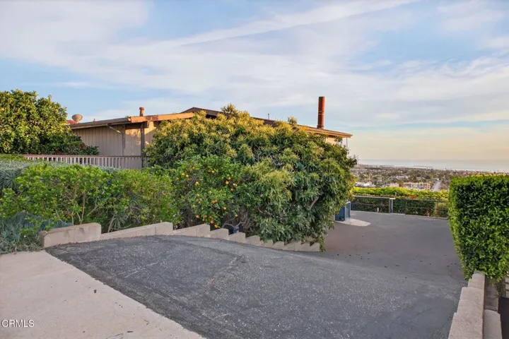 20-web-or-mls-UpmarketMedia-222Sun-076