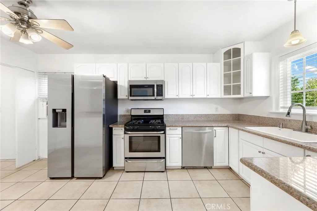 7459 Vanalden Ave, Reseda, California 91335 home-pic-6