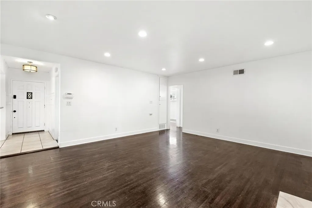 7459 Vanalden Ave, Reseda, California 91335 home-pic-7