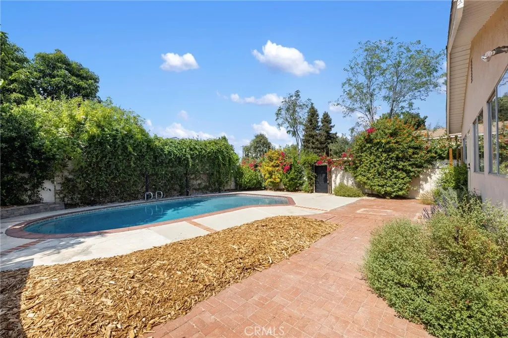 7459 Vanalden Ave, Reseda, California 91335 home-pic-4
