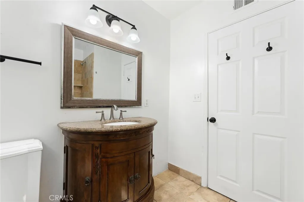 7459 Vanalden Ave, Reseda, California 91335 home-pic-20