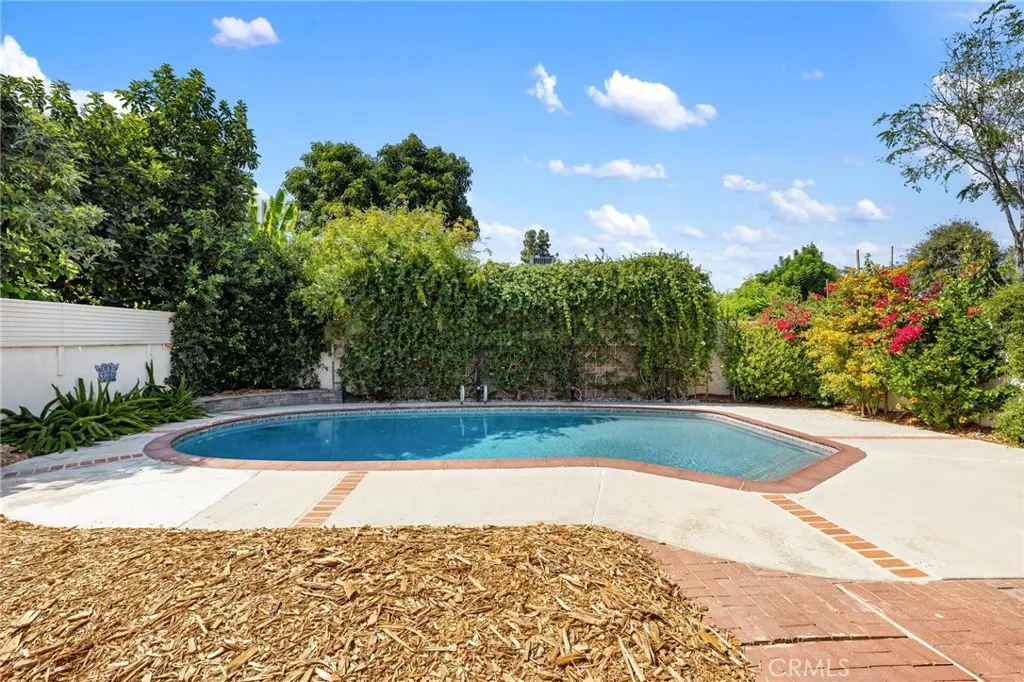 7459 Vanalden Ave, Reseda, California 91335 home-pic-24