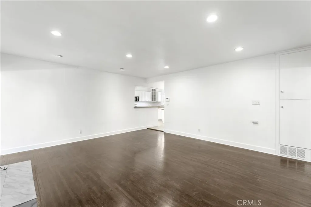 7459 Vanalden Ave, Reseda, California 91335 home-pic-8