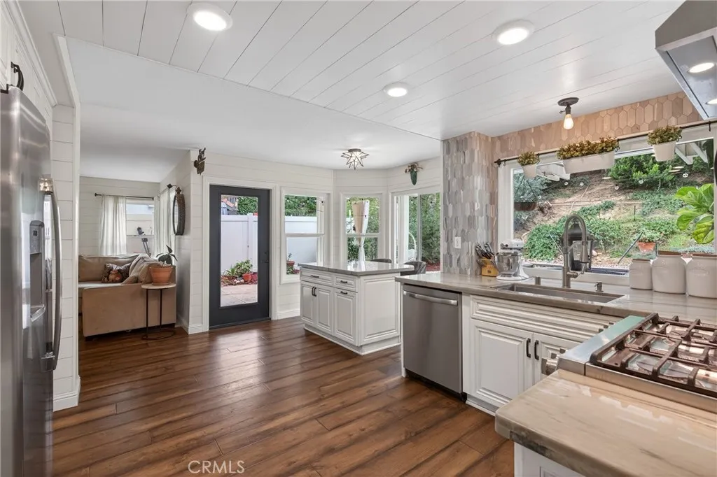 1380 Tanglewood, Corona, California 92882 home-pic-8