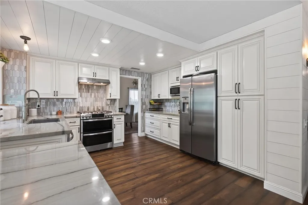 1380 Tanglewood, Corona, California 92882 home-pic-9