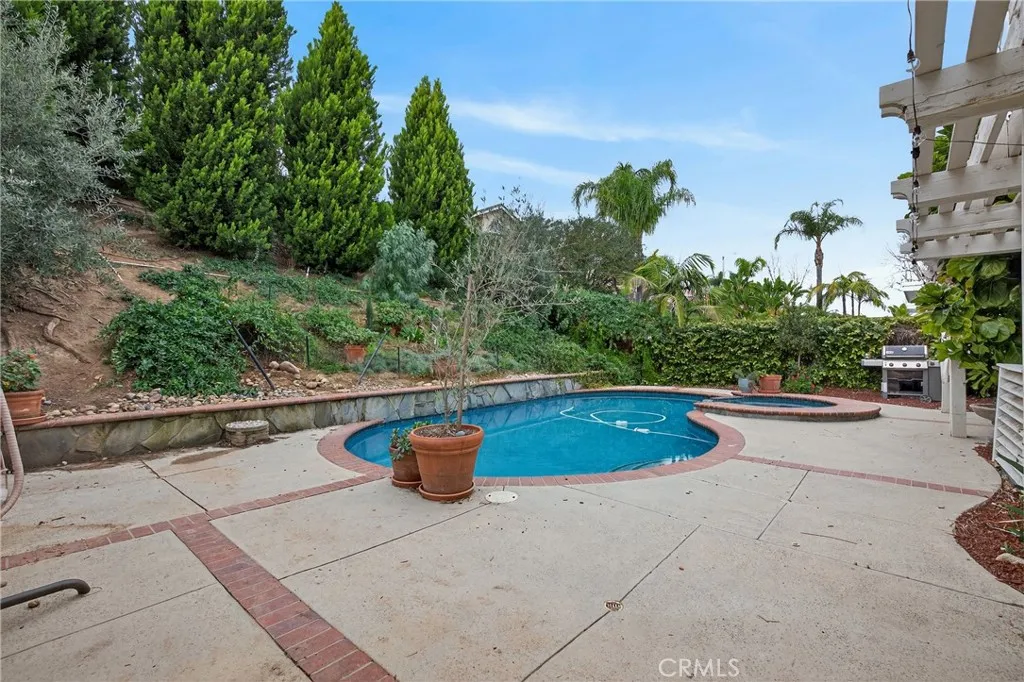1380 Tanglewood, Corona, California 92882 home-pic-21