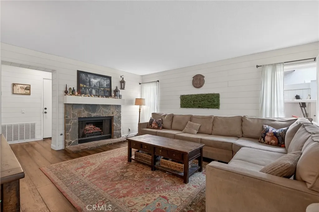 1380 Tanglewood, Corona, California 92882 home-pic-10