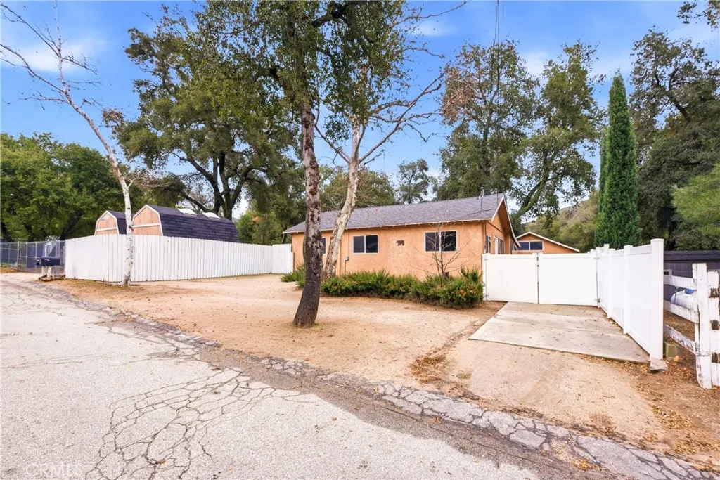 39608 Calle Cascada, Green Valley, California 91390 home-pic-1