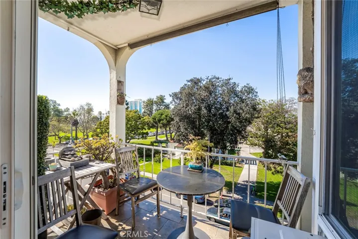 Balcony Terrace overlooking Bixby Park