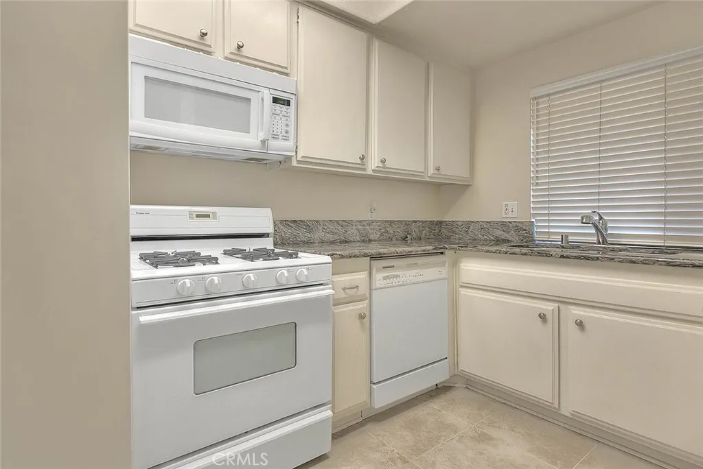 1188 Mohave, Colton, California 92324 home-pic-15