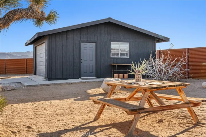 4212 Oneil Road, Joshua Tree, California 92252
