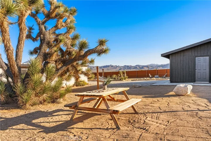 4212 Oneil Road, Joshua Tree, California 92252