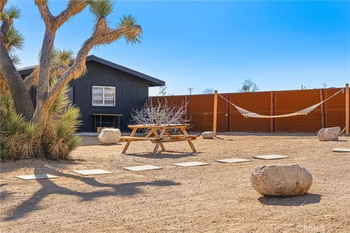 4212 Oneil Road, Joshua Tree, California 92252