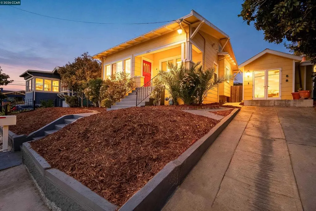 2011 2011 Rosedale Ave, Oakland, California 94601 home-pic-2