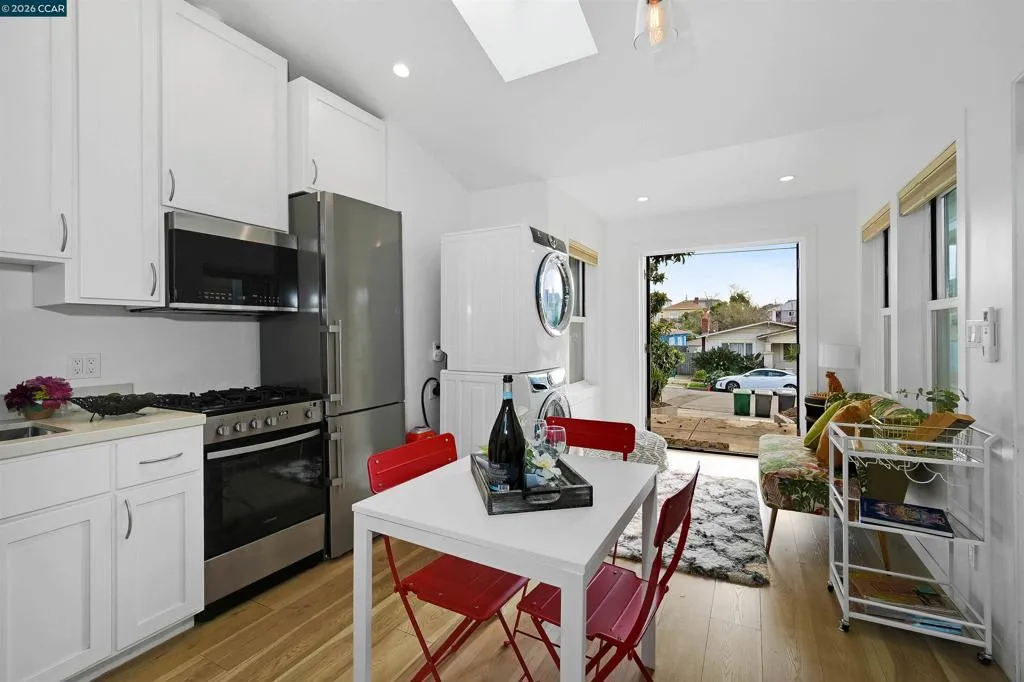 2011 2011 Rosedale Ave, Oakland, California 94601 home-pic-30