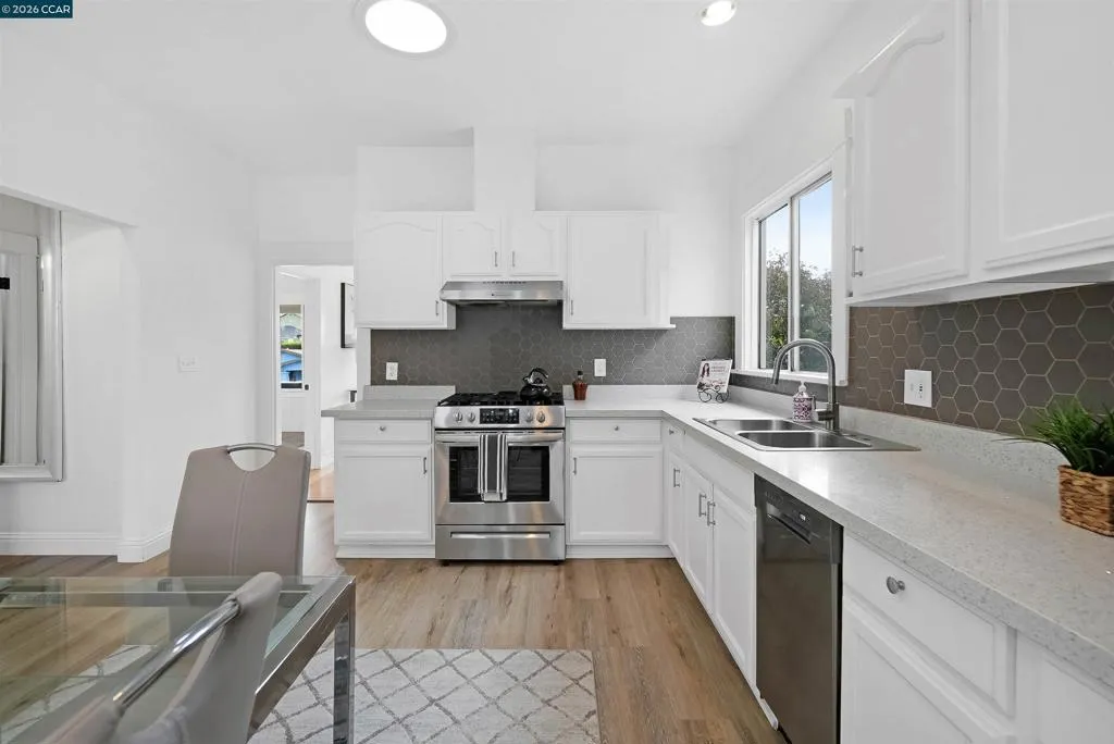 2011 2011 Rosedale Ave, Oakland, California 94601 home-pic-13