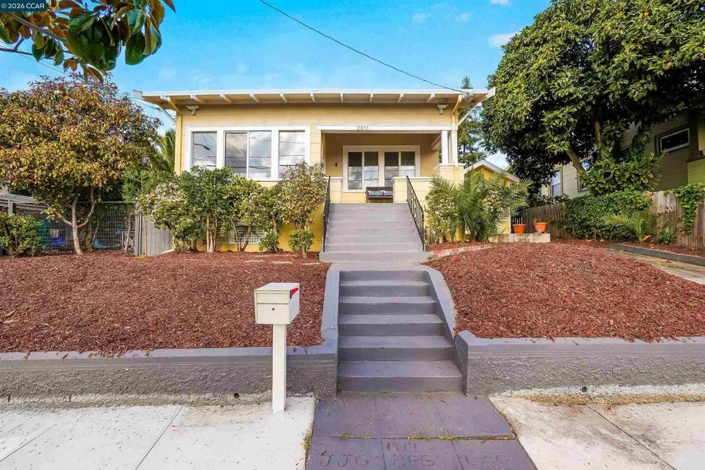 2011 2011 Rosedale Ave, Oakland, California 94601 home-pic-3