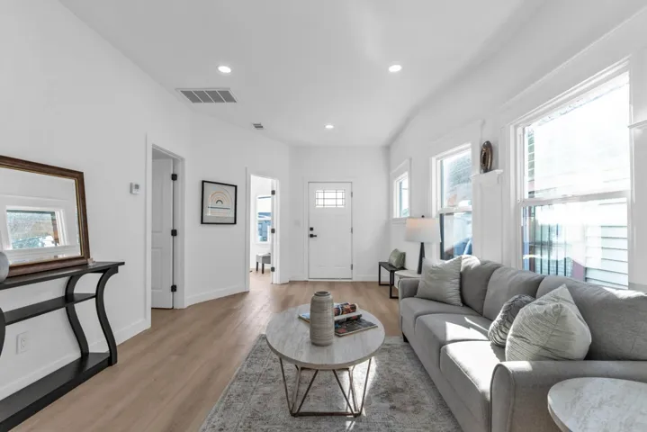 2912 2912 E 22nd St, Oakland, California 94601