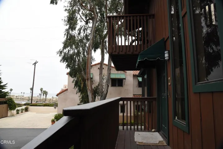 1523-10 Front door 2 & view