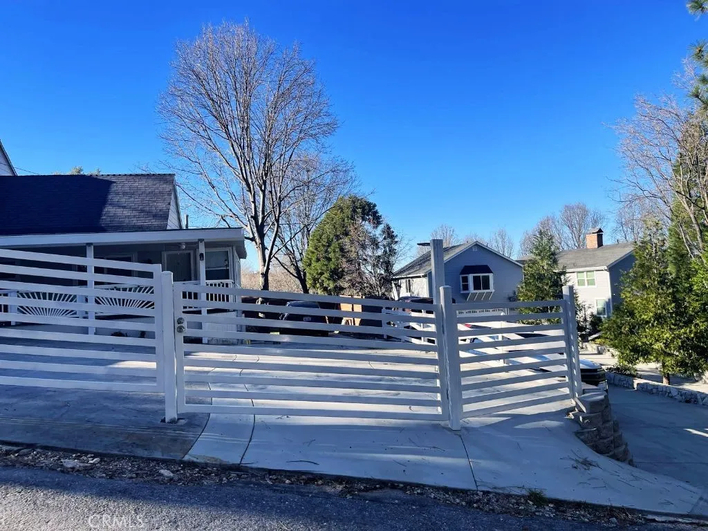 1350 Oak, Lake Arrowhead, California 92352 home-pic-1