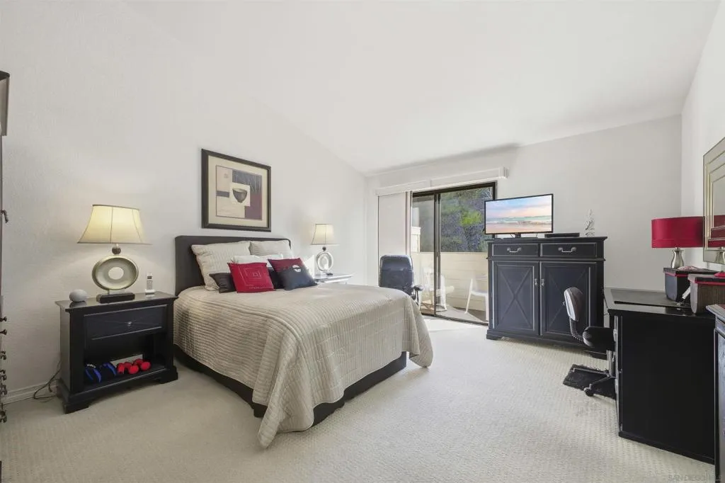4595 Chateau Drive, San Diego, California 92117 home-pic-14