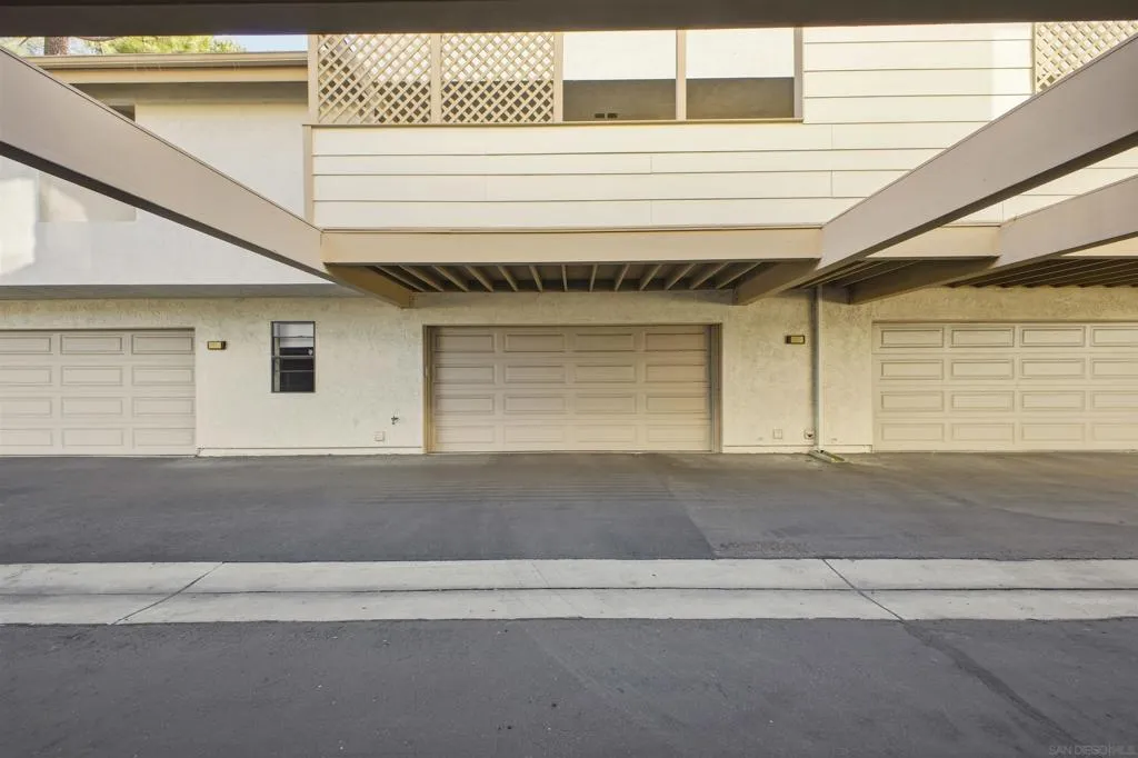 4595 Chateau Drive, San Diego, California 92117 home-pic-26
