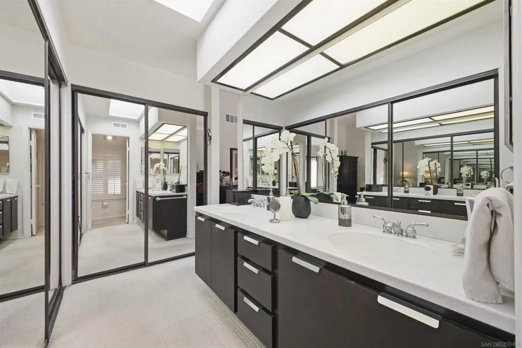 4595 Chateau Drive, San Diego, California 92117 home-pic-17