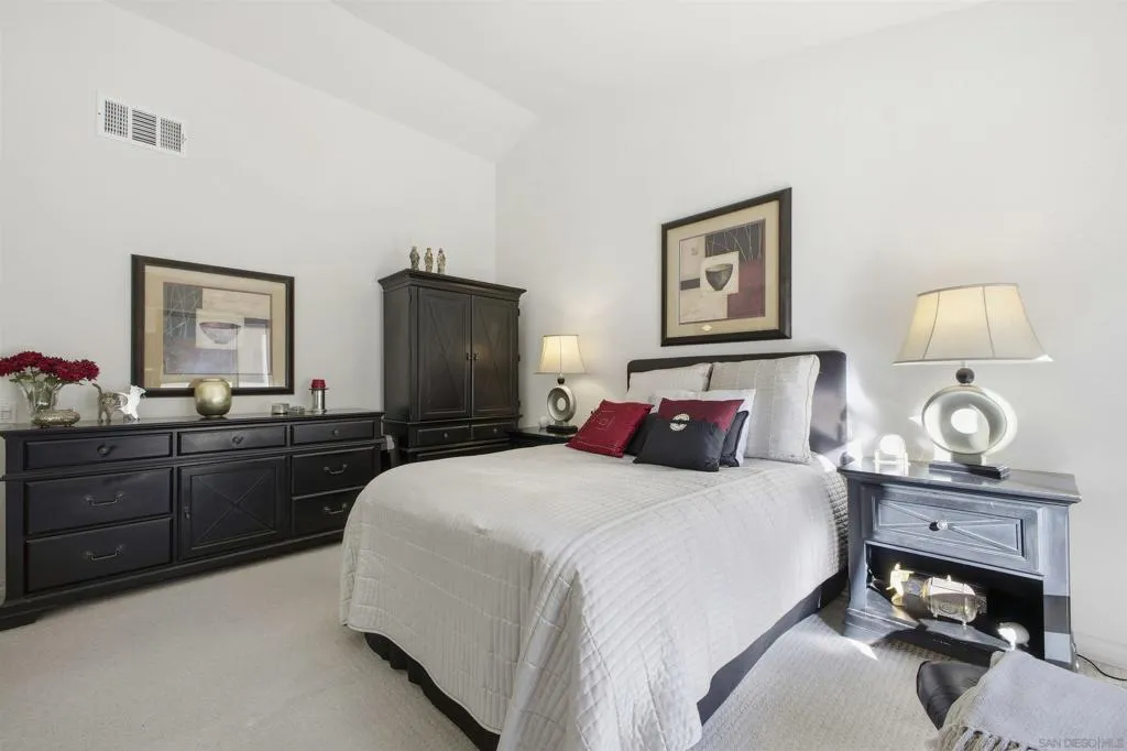 4595 Chateau Drive, San Diego, California 92117 home-pic-16