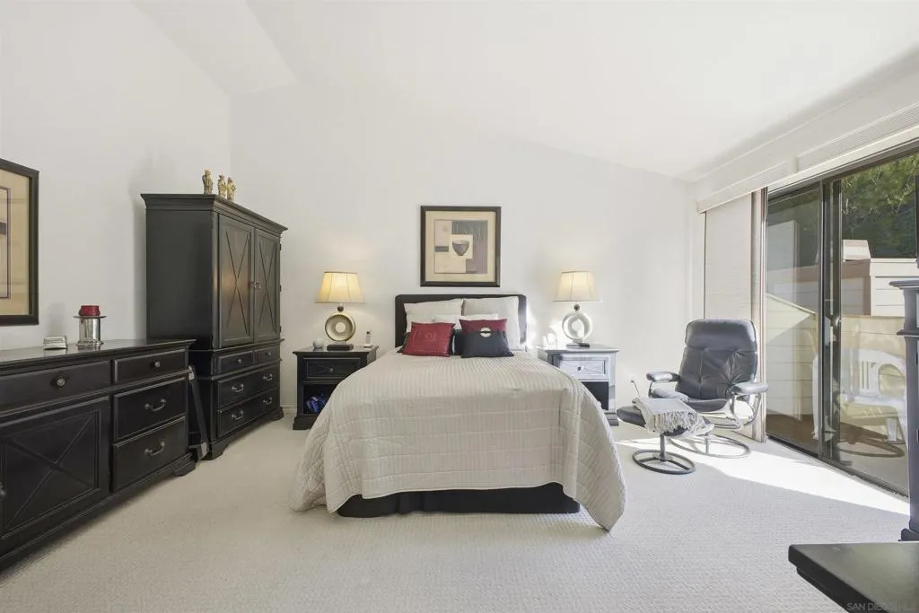 4595 Chateau Drive, San Diego, California 92117 home-pic-13